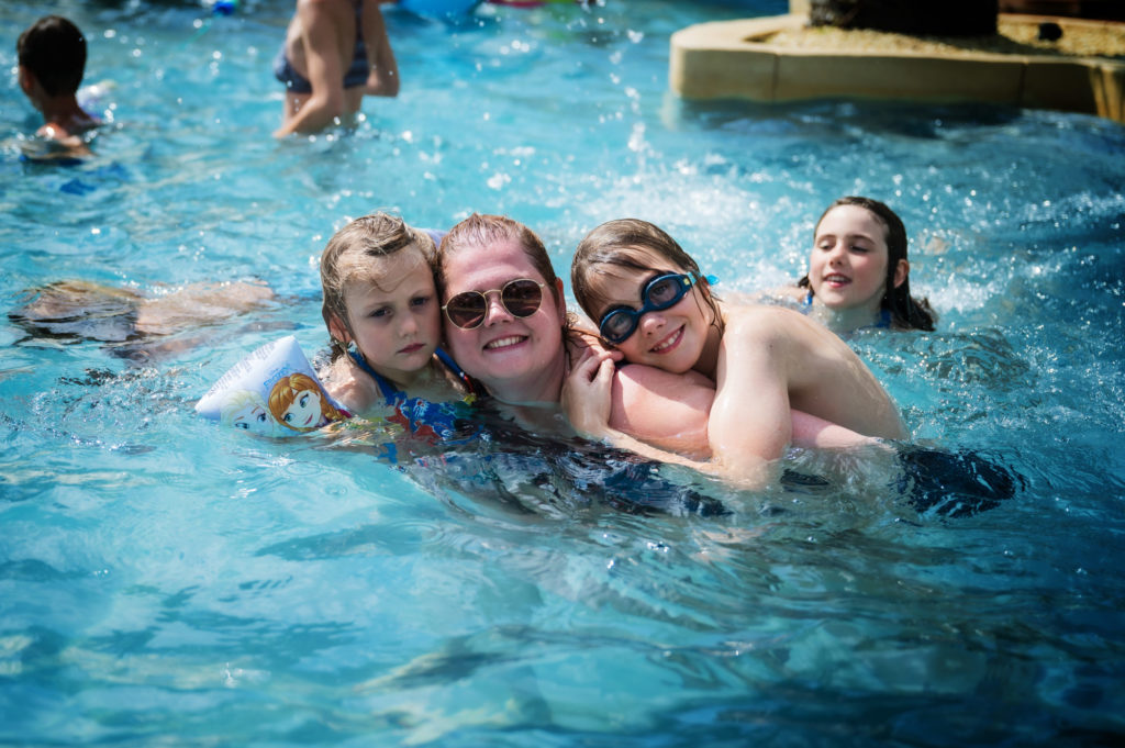 Youpla, on plonge dans la super piscine du Camping Sanday - L'orée du bois