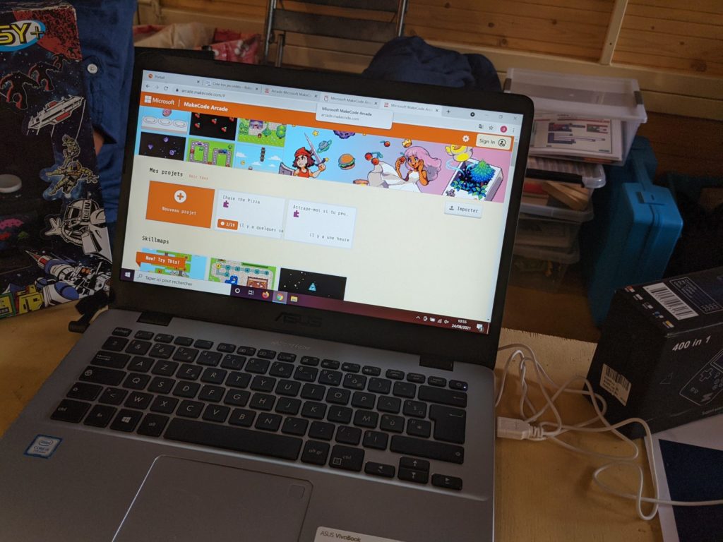 Sur la page d'accueil, on peut déjà retrouver quelques projets réalisés en Home Arcade ainsi que des tutoriels rapides à prendre en main !