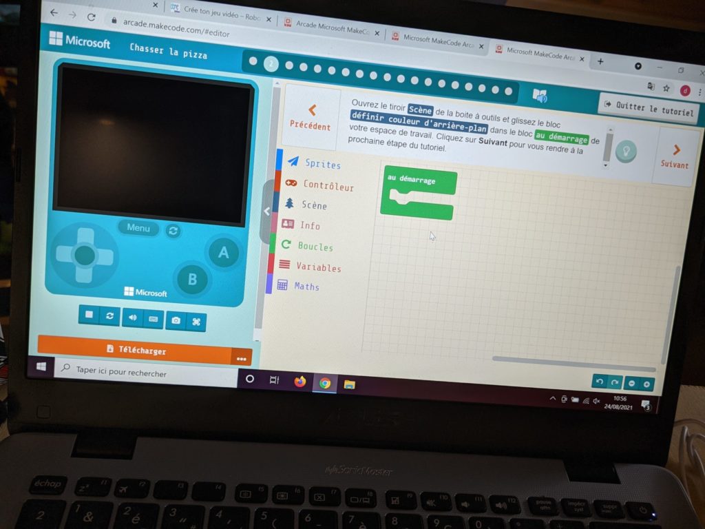 Dans la lignée de Scratch, Arcade Home de Microsoft propose des pièces de codes.