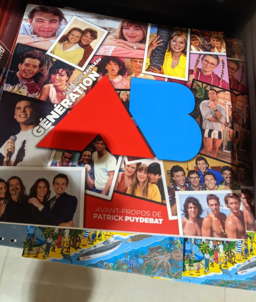 Oh tiens, voilà un bel ouvrage entièrement dédié aux séries de la génération AB Production... Hélène les Garçons et cie... Avec pas mal d'illustrations. Vu chez Club