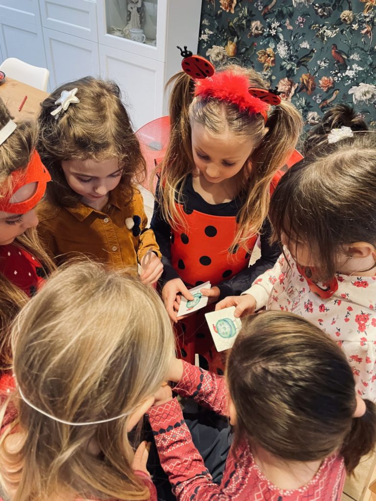 Prêt pour l'anniversaire Lady Bug de Rose ?