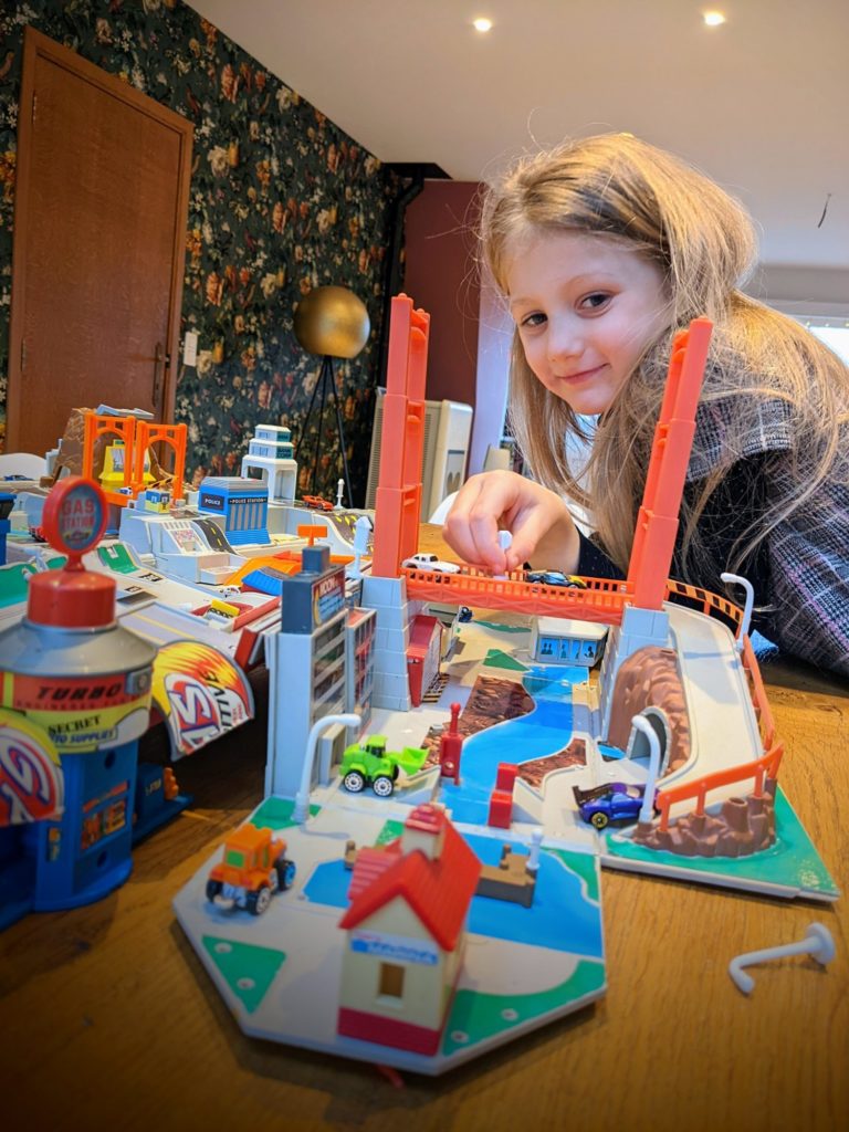 Rose aime toujours jouer aux Micro Machines !