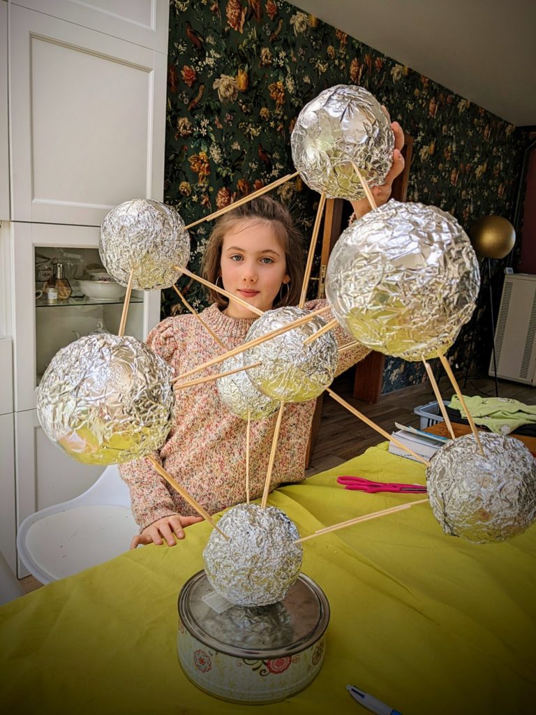 Alice construit son Atomium