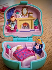 C'est les vacances, alors Papa a sorti des Polly Pockets !