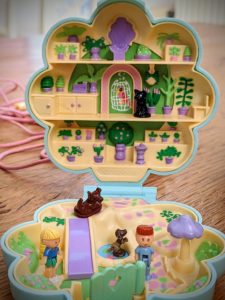 C'est les vacances, alors Papa a sorti des Polly Pockets !