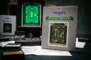 Clean Sweep - Vectrex (GCE, 1982) by Pierre 'Cyborg Jeff' MARTIN.