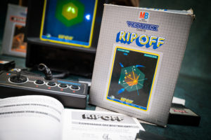 Rip Off - Vectrex (GCE, Cinematronics, 1982) by Pierre 'Cyborg Jeff' MARTIN.