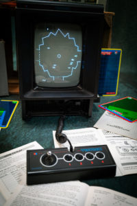 Cosmic Chasm - Vectrex (Milton Bradley, GCE, 1982) by Pierre 'Cyborg Jeff' MARTIN.