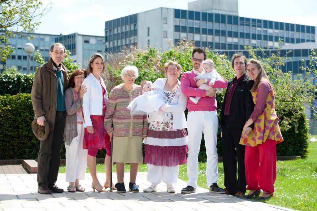 Autour de Mamy au batpême d'Alice & Juliette, Mai 2012