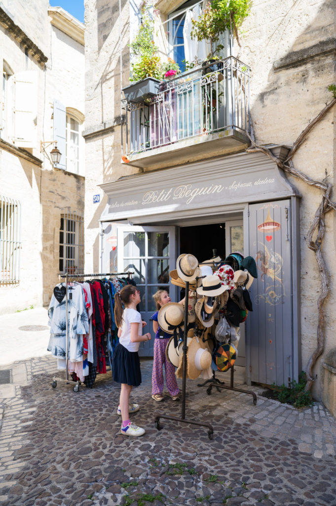 Flanons sur le marché d'Uzès avant de remonter en Belgique
