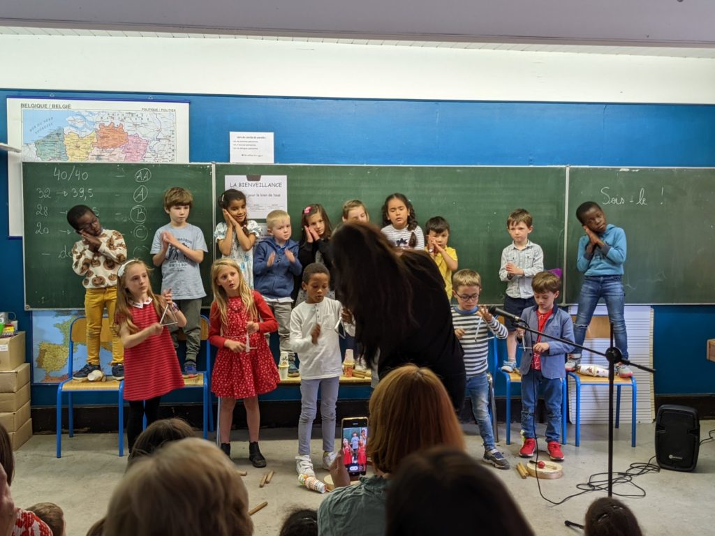 Petit spectacle du cours de musique.
