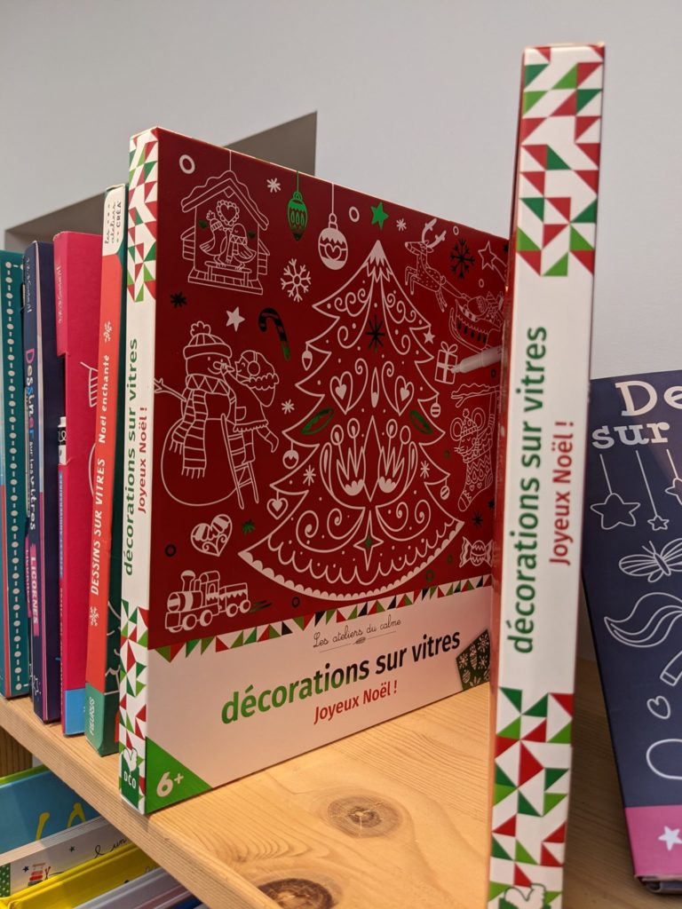 Décorations sur vitre, vu au Long-Courrier