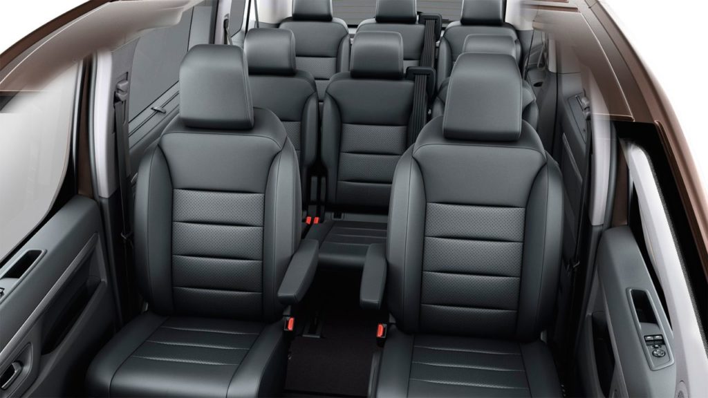 L'intérieur de la Toyota Pro Ace Verso en 8 places