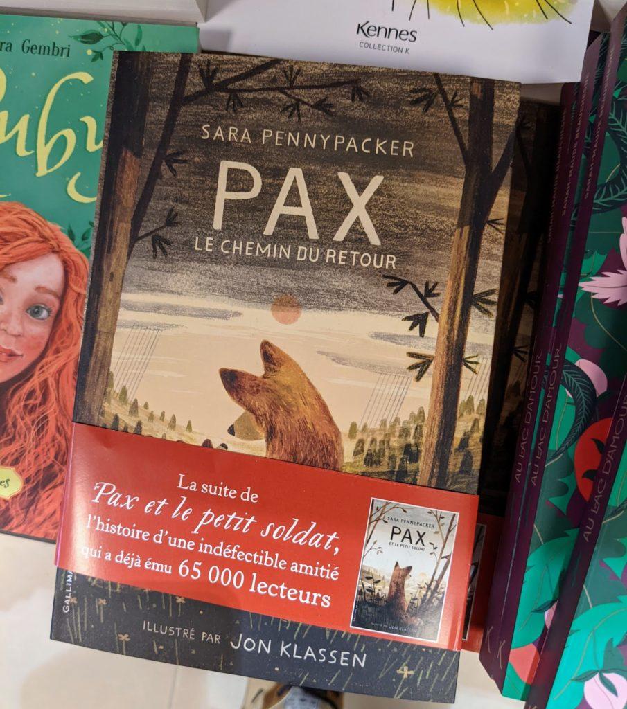 Charly a reçu le nouvel roman de Pax pour Noël