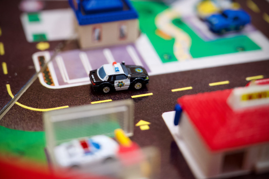 La police patrouille dans les rues de Metro City - Micro Machines, 1990