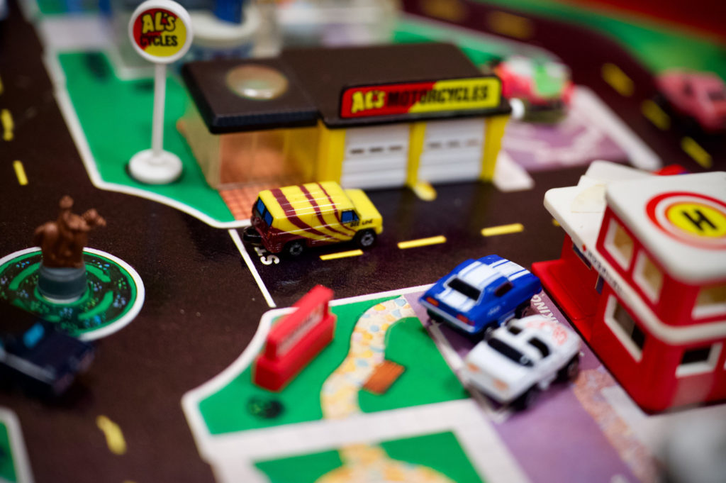 Al attend la livraison de nouvelles becanes - Micro Machines, 1990