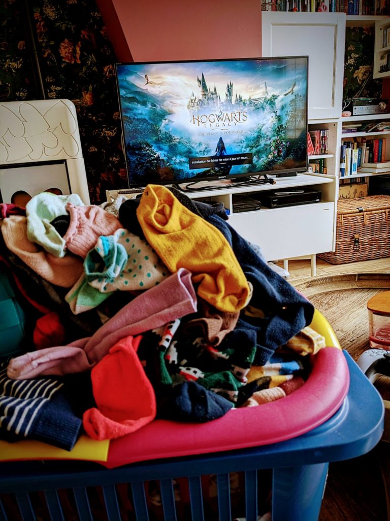 Accio chaussette noire à broderies dorées !