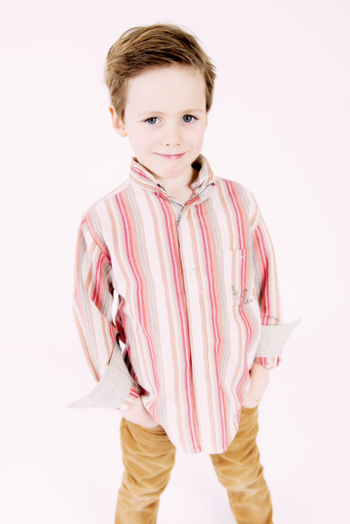 Salut, moi c'est Charly et j'inaugure le nouveau studio de ma maman : ) 5 ans et demi. Petite Snorkys Photography Décembre 2014