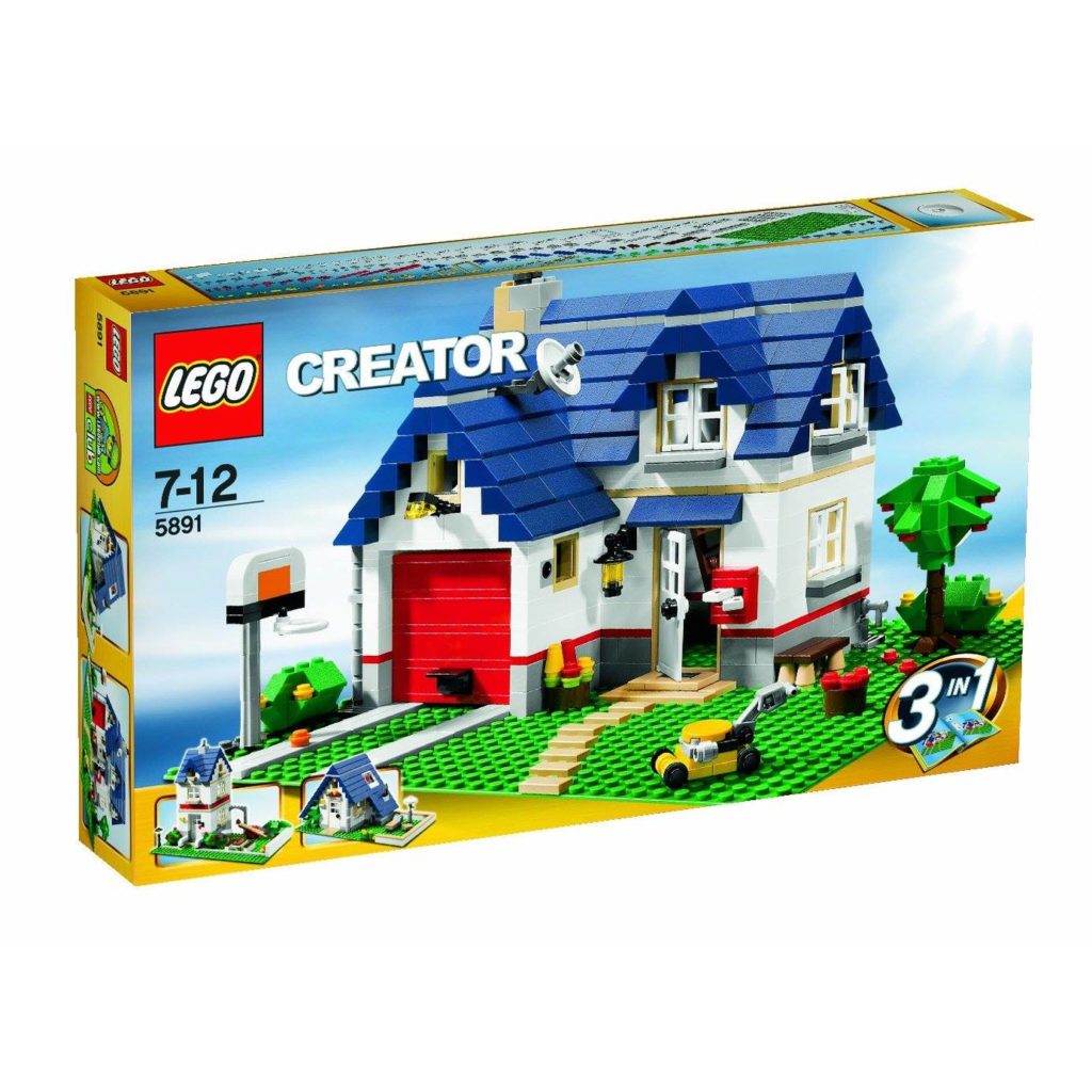 (5891) Après un premier test avec un avion, Charly découvre les petites pièces LEGO avec une jolie maison de la série CREATOR. (La maison aux pommiers 2010) Près d'une heure et demi pour la construire ensemble. Moi j'étais l'entrepreneur et lui avait ses petits bonhommes qui voulait déjà habiter dans la maison. Heu, il faudrait une chambre ! Oui, monsieur, c'est bien noté dans les plans, on attend la livraison des marchandises et des stores. Ne vous inquiétez pas monsieur, on sera dans les temps ! -- Mars 2014