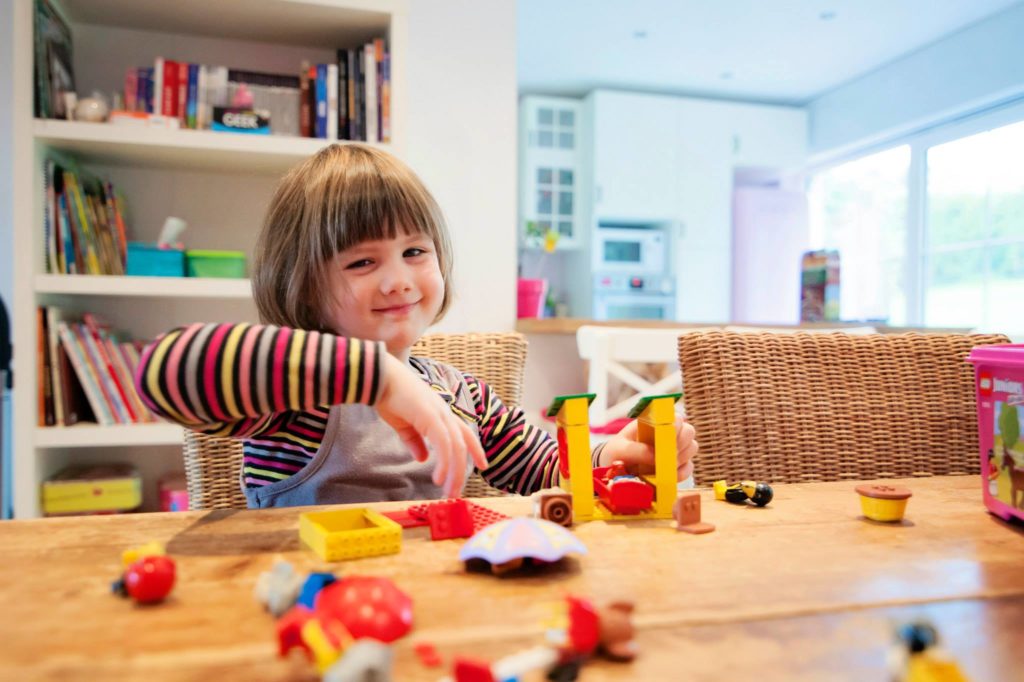 Alice joue aux LEGO Fabuland,... -- Octobre 2015