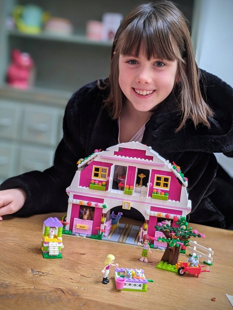 Petite erreur, c'était cette boîte qu'Alice avait reçu pour ces 9 ans -- Avril 2020