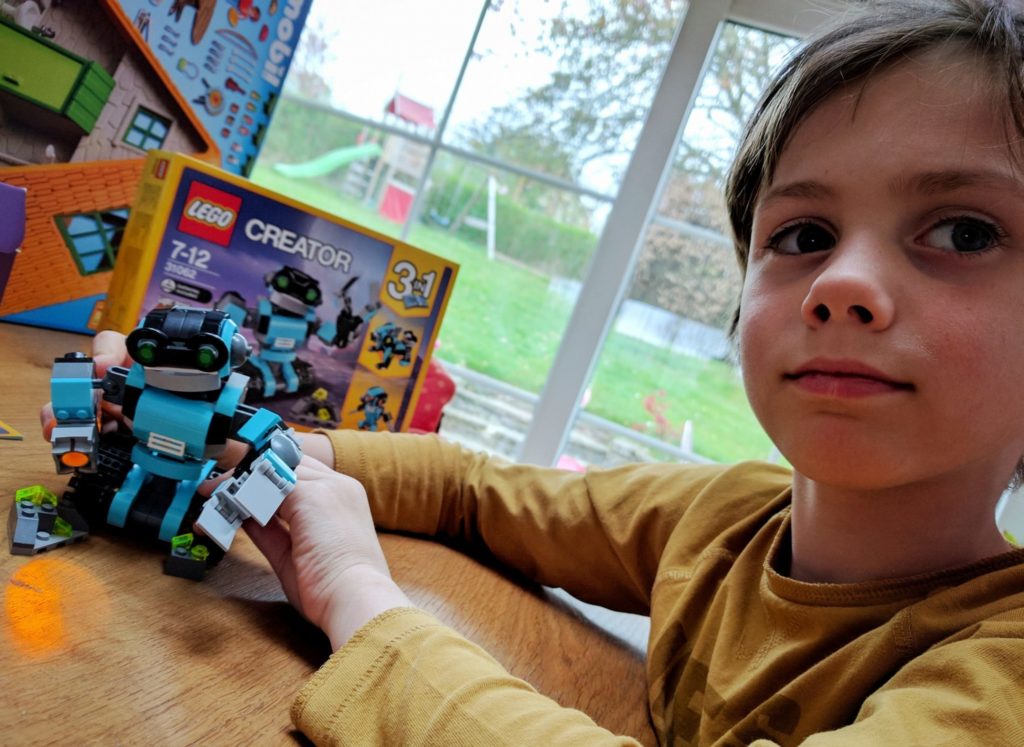 8 ans mon Charly !! Nous étions sur la route pour le jour de ton anniversaire, mais nous étions heureux maman et moi de t'emmener revoir ta marraine au soleil.... On fera la fête le weekend prochain en espérant que le soleil brille un peu ici aussi. -- Avril 2017