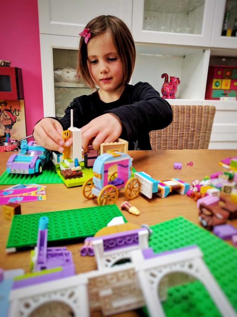 Les filles ont reçu des LEGO Friends -- Avril 2017