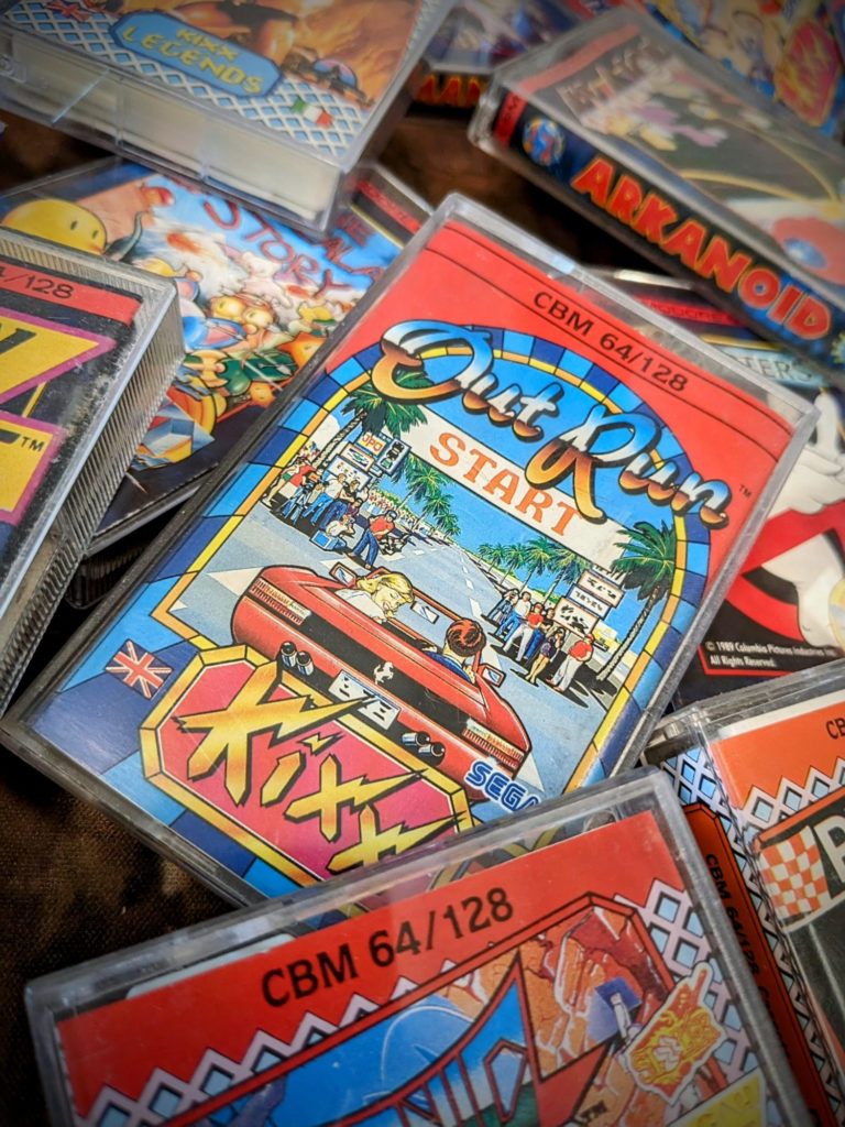 Le jeu Outrun sur C64 dans sa ré-édition Kixx