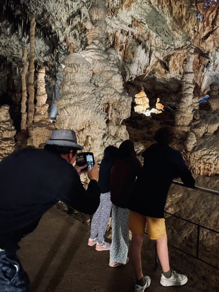 Incroyable expérience que cette descente à plus de 100m sous terre dans l'un des plus majestueux site de France, Orgnac-l'Aven