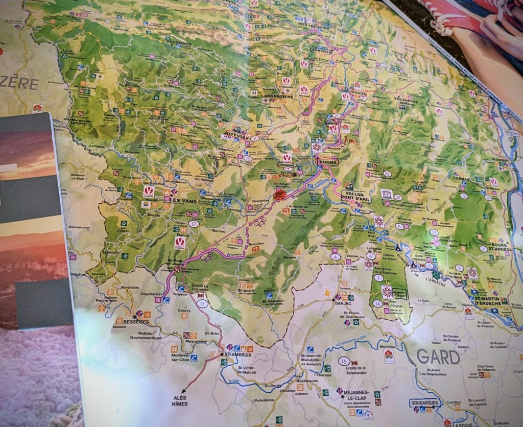 Tiens, d'Aven Orgnac, nous ne sommes pas loin de Montclus et Goudargues