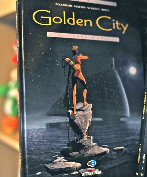 Le premier album de Golden City