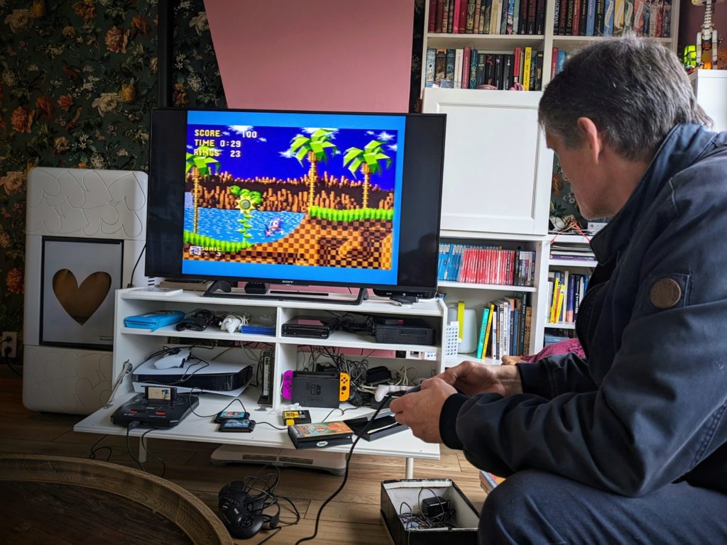 Sortir la Mega Drive pour l'anniversaire de Papy, c'est une bonne idée : )