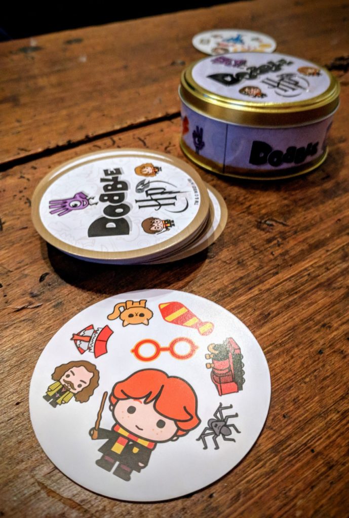 Dobble version Harry Potter, avec 55 cartes et des personnages à reconnaitre, c'est encore plus amusant ! -- Décembre 2019