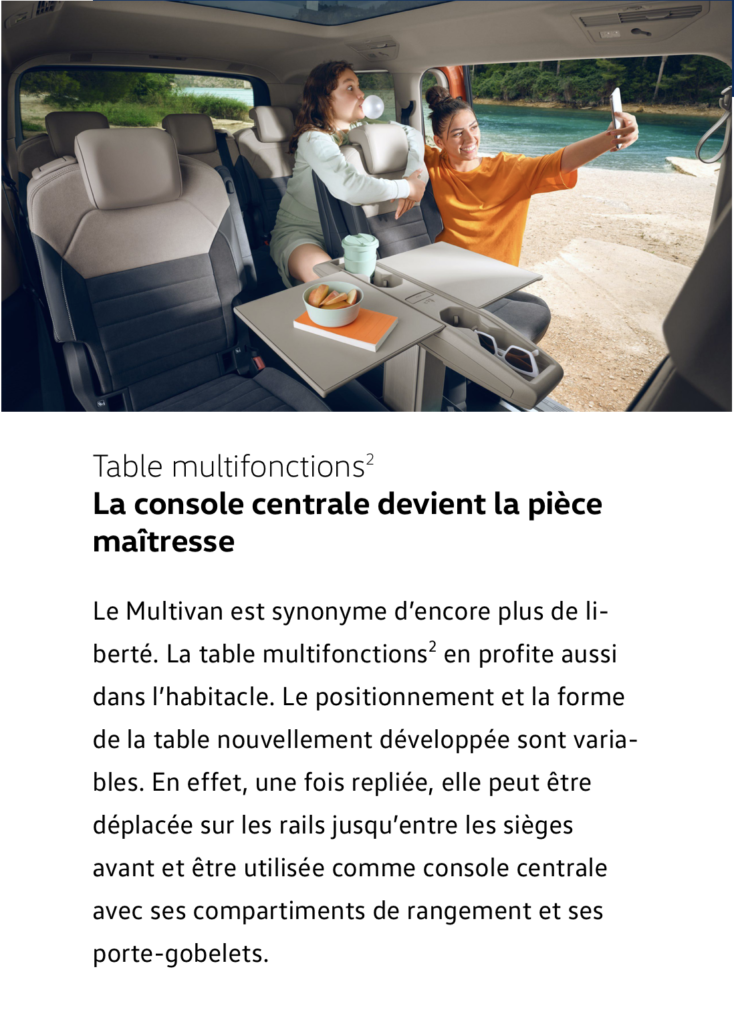 L'élément centrale peut circuler du rang 1 au rang 3 et se transformer en tablette !