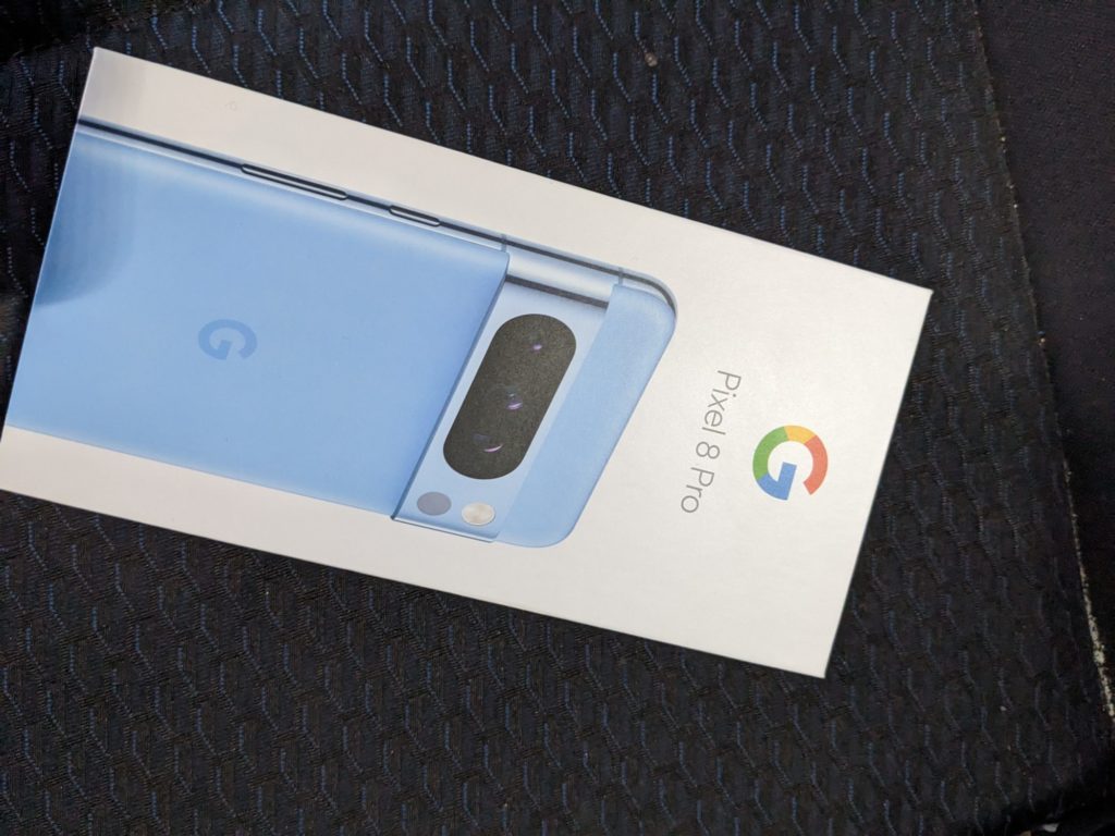 Le Google Pixel 8 Pro dans sa boite