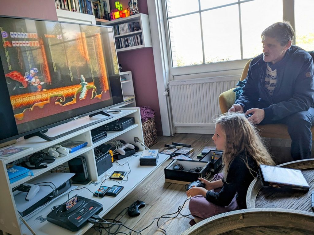 On découvre les vieux jeux vidéo avec Papy
