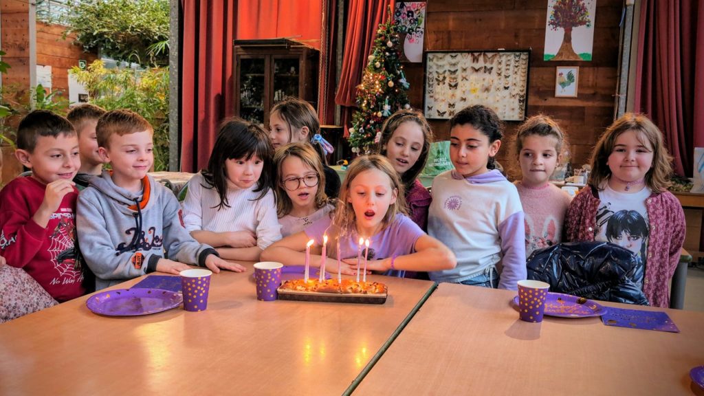 Et on termine les vacances en fêtant les 8 ans de Rose avec ses copains et copines !