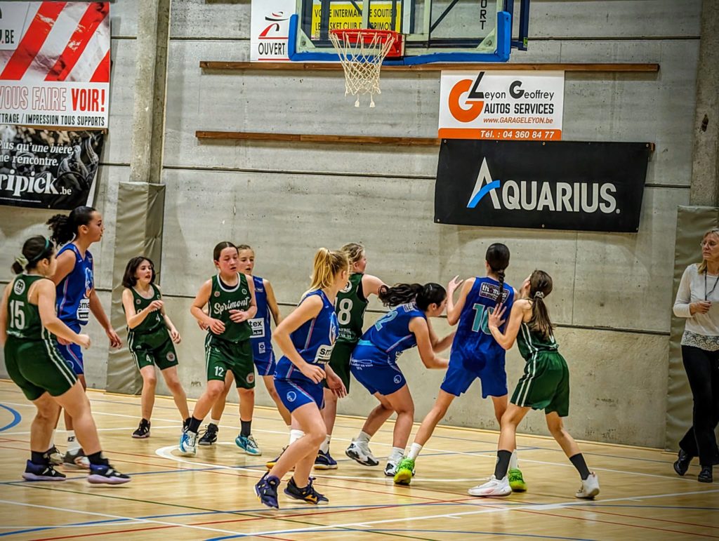 Aujourd'hui samedi combo. Charly et Rose sont sur la scène pour le spectacle de Honypop. Alice et son équipe de Sprimont affronte l'équipe de Spa. Avec ses premiers points marqués en championnat :)))) Let's go Sprimont !!! (10/2/2024)