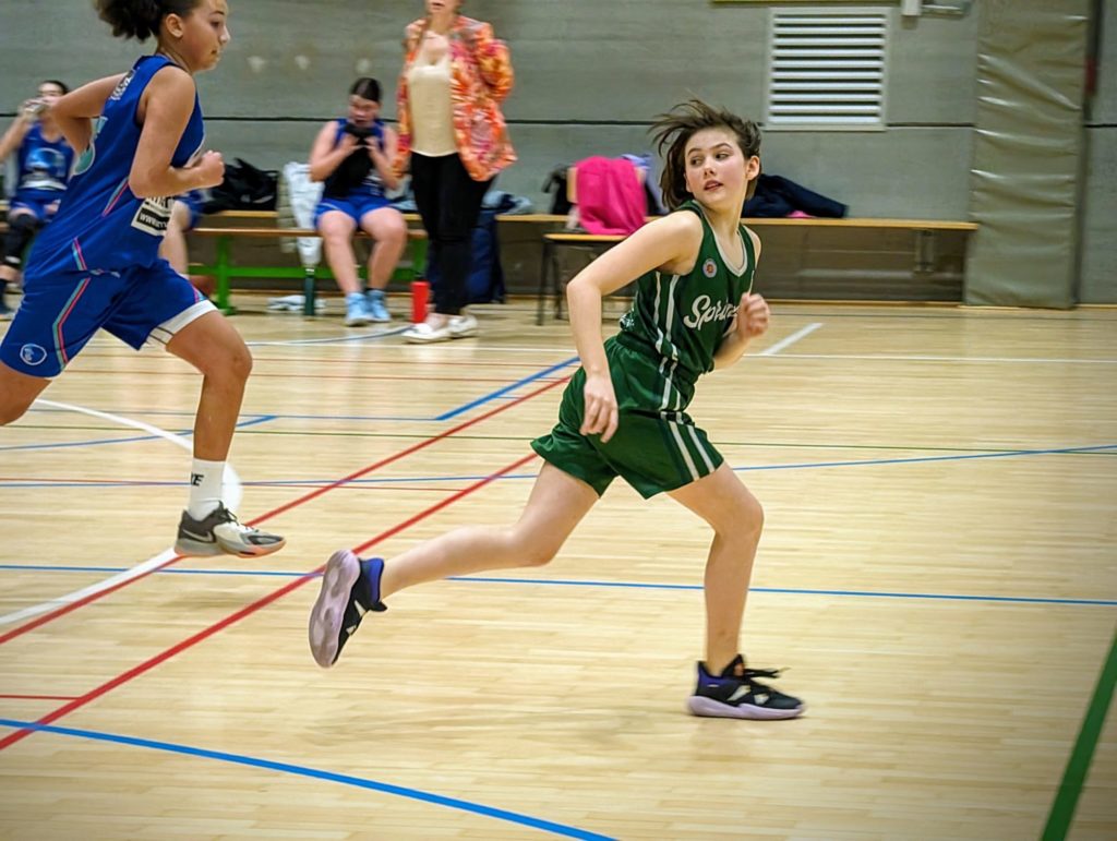 Alice et son équipe de Sprimont affronte l'équipe de Spa. Avec ses premiers points marqués en championnat :)))) Let's go Sprimont !!! (10/2/2024)