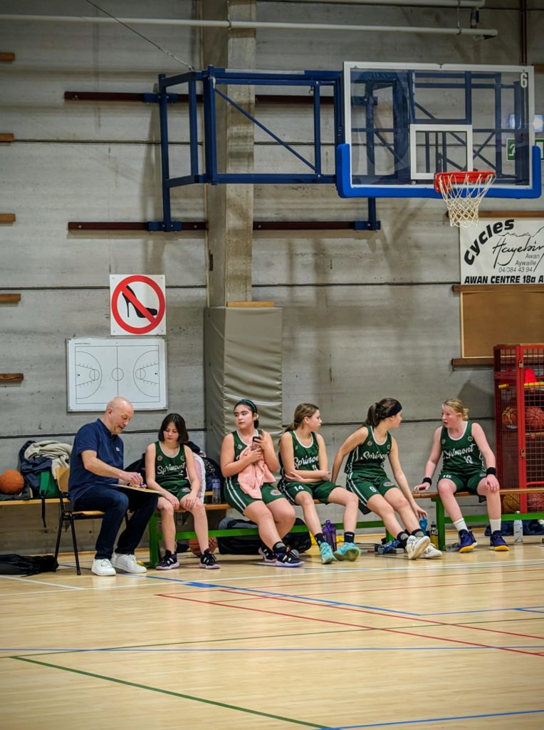 Alice et son équipe de Sprimont affronte l'équipe de Spa. Avec ses premiers points marqués en championnat :)))) Let's go Sprimont !!! (10/2/2024)
