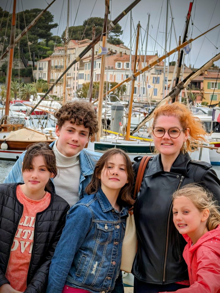 Fin d'après-midi, on évitait les goutes en allant nous promener à Sanary sur Mer. J'avais gardé un très bon souvenir de ce petit port lors de notre précédente visite dans cette région, mal heureusement, cette année de gros travaux étaient en cours le rendant bien moins accueillant