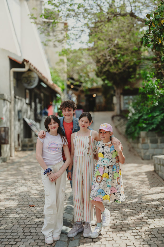Samedi dernier, très belle découverte du village du Castellet. On se perd dans les petits commerces, on mange un bon restaurant en famille et on profite de la vue ! - Quena, 2024
