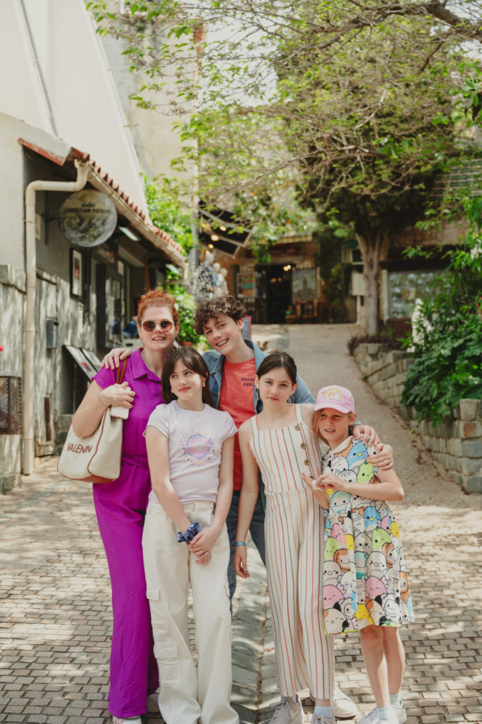 Samedi dernier, très belle découverte du village du Castellet. On se perd dans les petits commerces, on mange un bon restaurant en famille et on profite de la vue ! - Quena, 2024