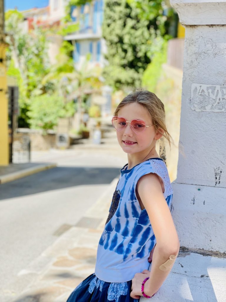 Mardi, dernière journée dans le sud, j'ai programmé une belle excursion qui nous amène tout d'abord dans le joli village de Bormes-Les-Mimosas sur les hauteurs de bords de Méditerranée.