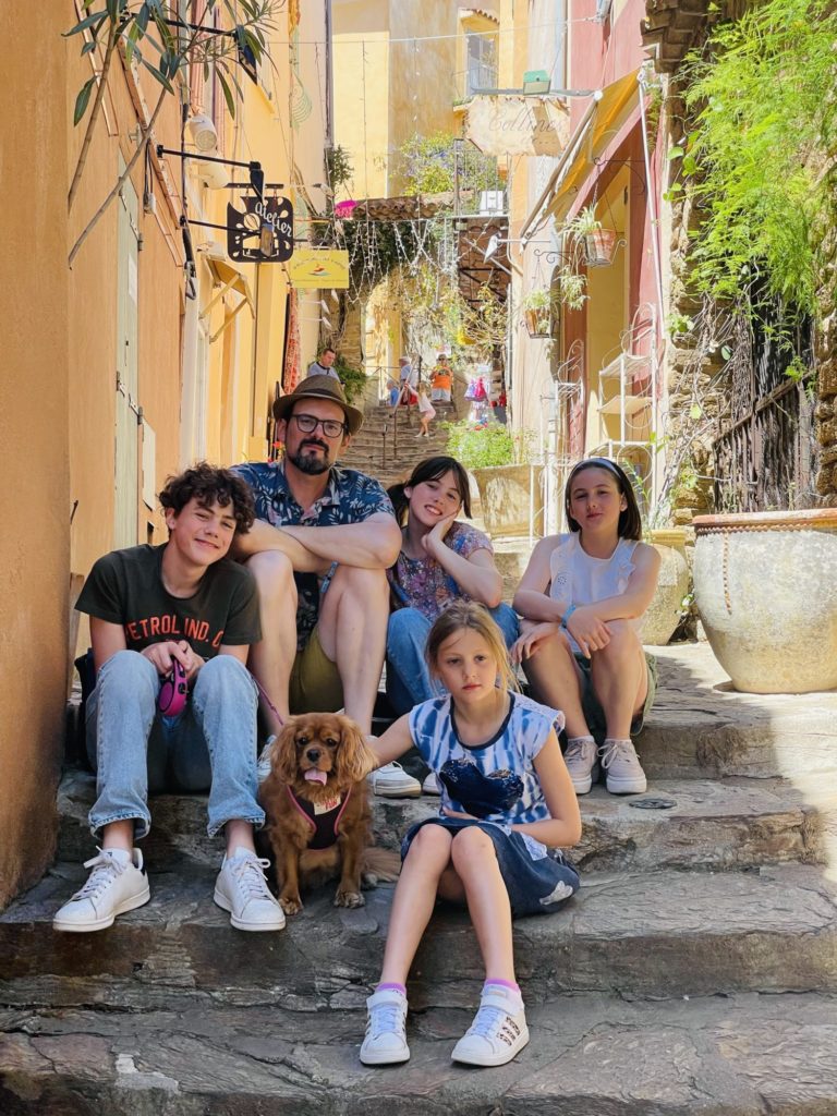 Mardi, dernière journée dans le sud, j'ai programmé une belle excursion qui nous amène tout d'abord dans le joli village de Bormes-Les-Mimosas sur les hauteurs de bords de Méditerranée.