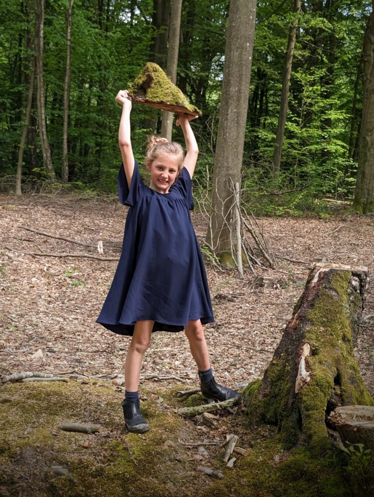 Une promenade dans les bois pour la fête des mères avec Mamou, ce n'est pas de tout repos quand Lara Croft de la partie