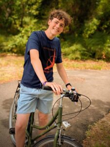 J'imaginais faire le tour du Lac de Biscarrosse, mais les pistes cyclables du côté de Parentis-en-born étaient plutôt à longer les axes routiers dans les landes, dommage.