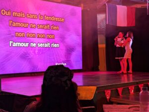 Désolé, je peux pas. Ce soir j'ai Karaoké ! Louper la soirée Karaoké du Camping, impossible avec mon équipe. Même s'il y en a deux pendant les vacances ! Camping Ciela Village - Au Lac de Biscarrosse