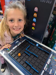 Un jeu Pac Man, on s'est bien amusé tous les deux, n'est-ce pas Rose !