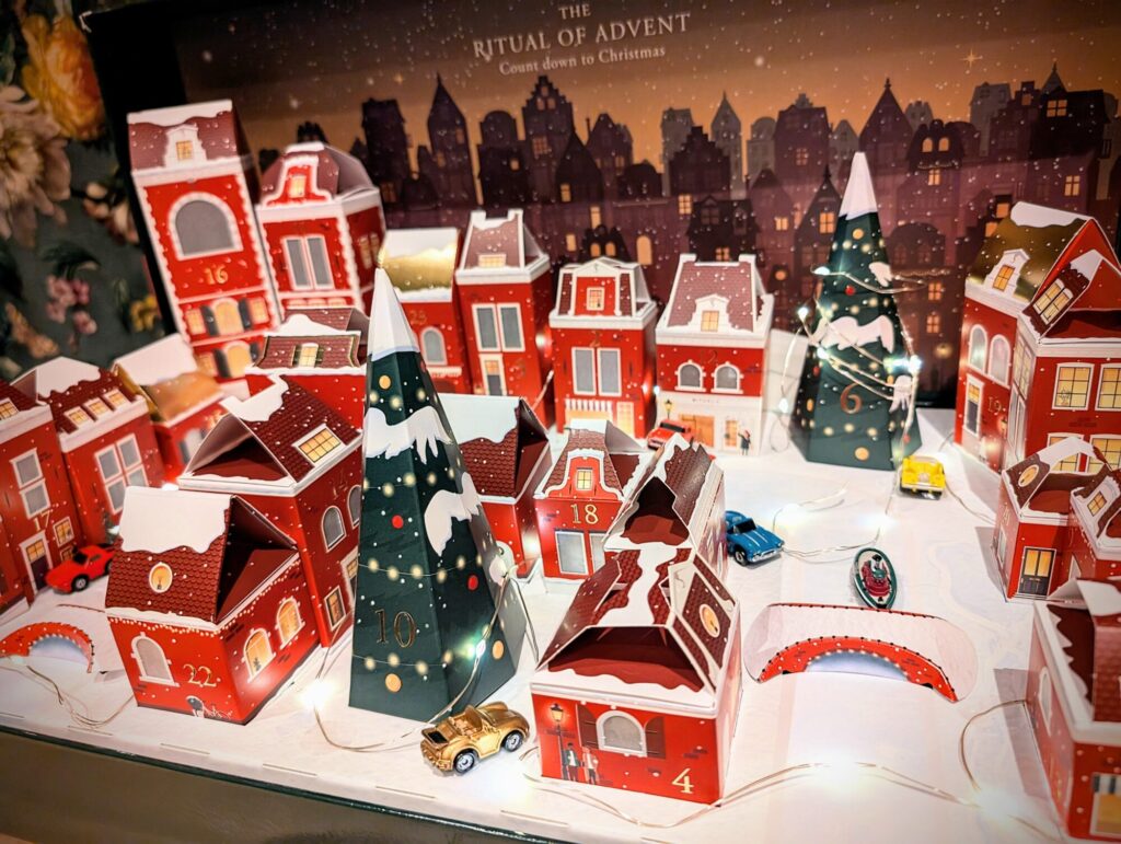 Le village de Noël Rituals version Micro Machines